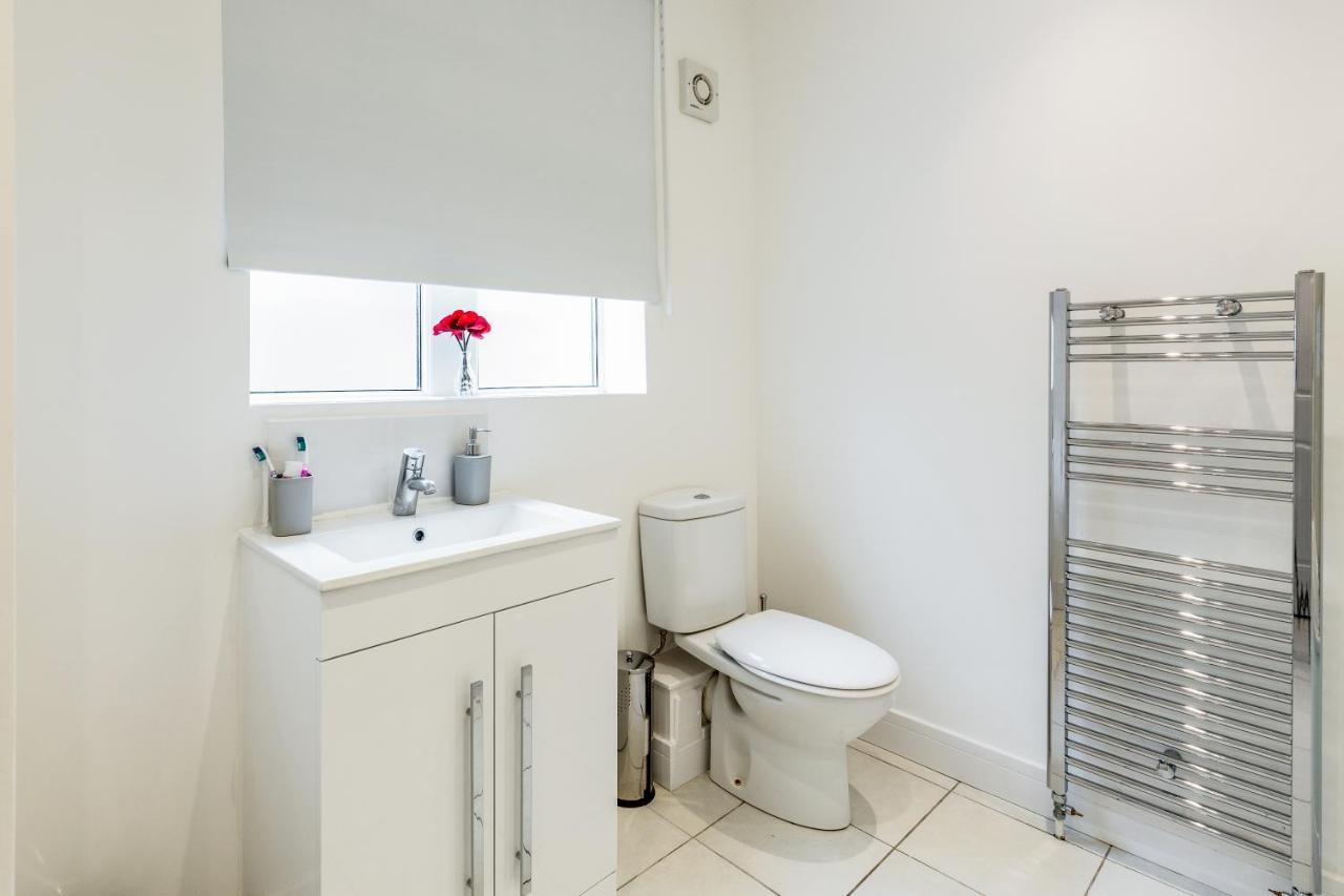 Dartford, Kent - Modern 2Bd 2Bath En-Suite Bungalow M25 Bluewater エクステリア 写真